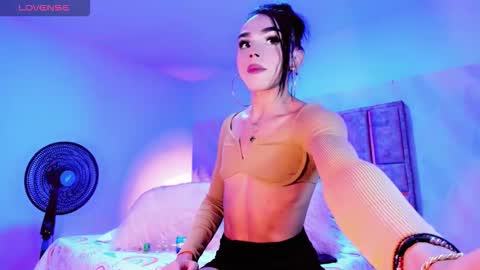 Snapshot of miia_sophia chatting on December 15, 2025, 8:40 am online show from December 15, 2025, 8:40 am