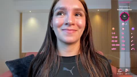 Miia 3 online show from December 17, 2024, 3:06 pm