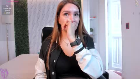 Miia 3 online show from November 20, 2025, 12:38 pm