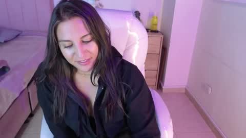 M I I A     online show from May 31, 2026, 7:59 pm