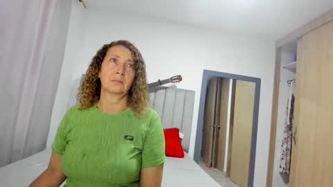 Snapshot of miia_weed chatting on April 6, 2026, 11:11 am Mia Weed online show from April 6, 2026, 11:11 am