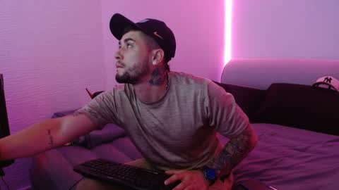 Mia and Liam online show from January 8, 2025, 5:05 am