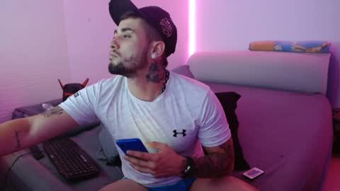 Mia and Liam online show from January 9, 2025, 7:52 am