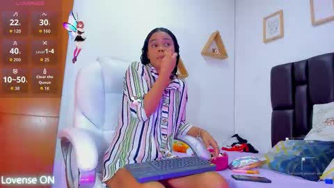 mia sofia online show from November 3, 2025, 5:58 pm