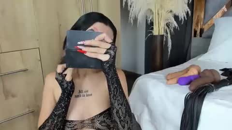 miiawinsters online show from December 13, 2024, 7:32 pm