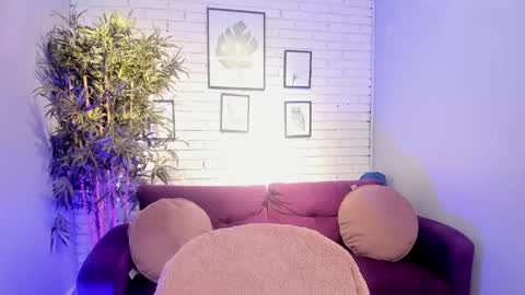 miilu  online show from February 23, 2025, 3:24 am