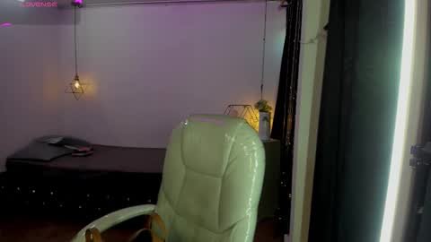 miiss_greyy online show from September 21, 2025, 12:07 pm