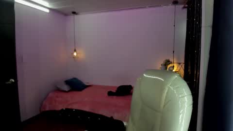 miiss_greyy online show from October 14, 2025, 12:06 pm