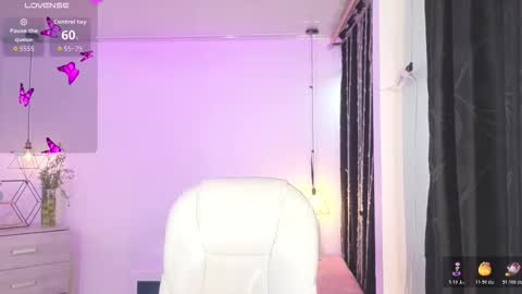 miiss_greyy online show from October 31, 2025, 11:44 am