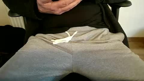 mik online show from November 12, 2025, 9:53 am