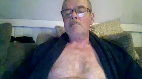 mikael42 online show from April 7, 2026, 6:41 pm