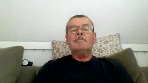 mikael42 online show from June 7, 2026, 1:26 pm