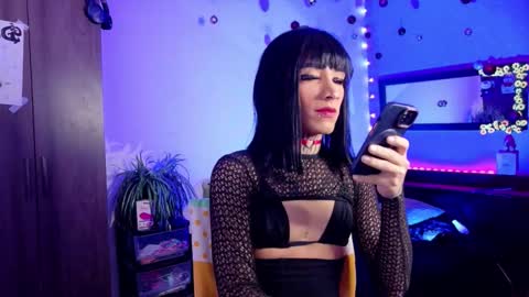 mikaelarangel online show from December 4, 2025, 2:21 am