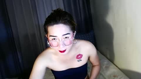 ELLA online show from October 25, 2025, 1:24 am