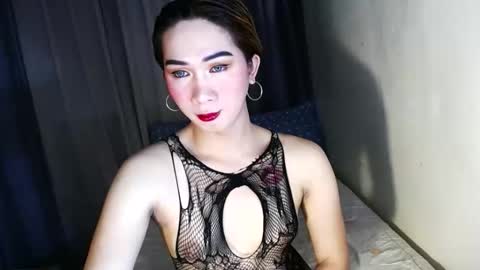 ELLA online show from October 26, 2025, 3:23 am