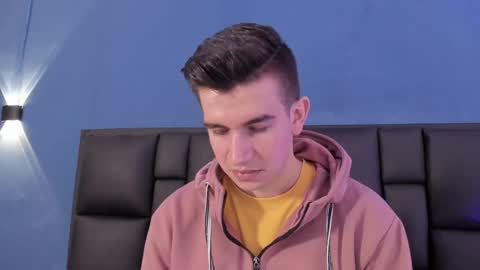 mikael online show from November 15, 2025, 4:32 am