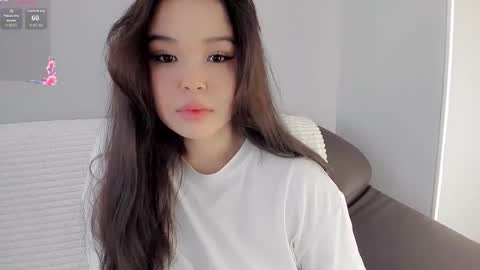 mikasssu online show from October 20, 2025, 9:43 am