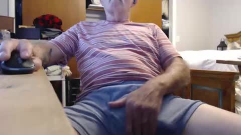 Snapshot of mike694fun chatting on November 10, 2025, 4:06 pm mike694fun online show from November 10, 2025, 4:06 pm