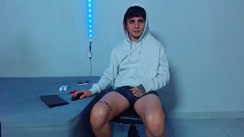 Snapshot of mike777jr chatting on October 22, 2025, 4:29 pm Mike IMDEPENDIENT MODEL online show from October 22, 2025, 4:29 pm