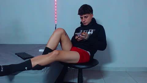 Mike IMDEPENDIENT MODEL online show from December 1, 2025, 3:33 am