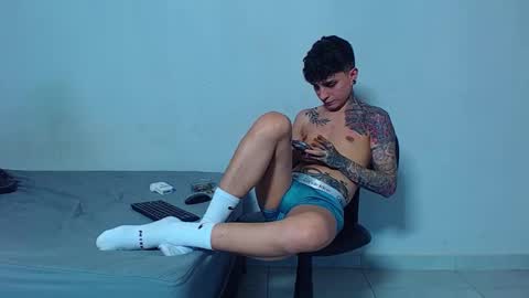 Mike IMDEPENDIENT MODEL online show from December 22, 2025, 4:53 am