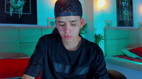 Snapshot of mike_0233 chatting on December 3, 2024, 4:03 am Mike 0233 online show from December 3, 2024, 4:03 am