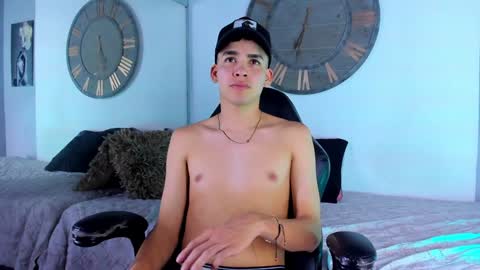 Snapshot of mike_0233 chatting on December 4, 2024, 4:10 am Mike 0233 online show from December 4, 2024, 4:10 am