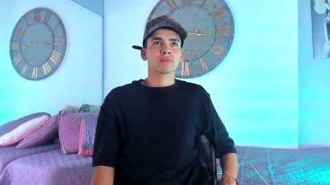 Snapshot of mike_0233 chatting on December 17, 2024, 3:39 am Mike 0233 online show from December 17, 2024, 3:39 am