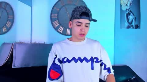 Snapshot of mike_0233 chatting on January 3, 2025, 4:00 am Mike 0233 online show from January 3, 2025, 4:00 am