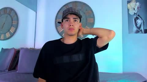 Snapshot of mike_0233 chatting on January 4, 2025, 3:40 am Mike 0233 online show from January 4, 2025, 3:40 am