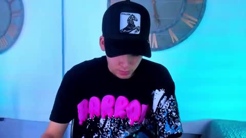 Snapshot of mike_0233 chatting on January 12, 2025, 4:52 am Mike 0233 online show from January 12, 2025, 4:52 am