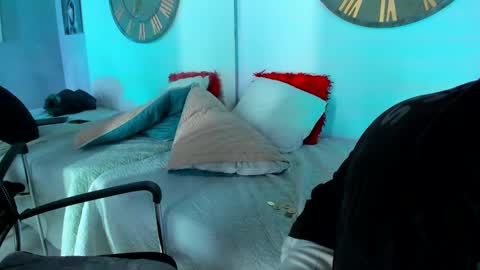 Snapshot of mike_0233 chatting on January 19, 2025, 7:36 am Mike 0233 online show from January 19, 2025, 7:36 am