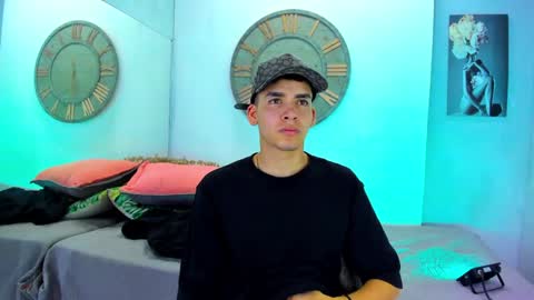 Snapshot of mike_0233 chatting on January 28, 2025, 4:39 am Mike 0233 online show from January 28, 2025, 4:39 am