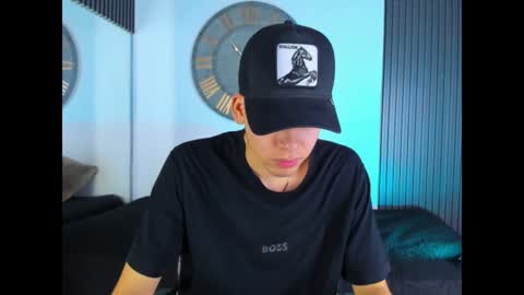 Snapshot of mike_0233 chatting on January 29, 2025, 4:05 am Mike 0233 online show from January 29, 2025, 4:05 am