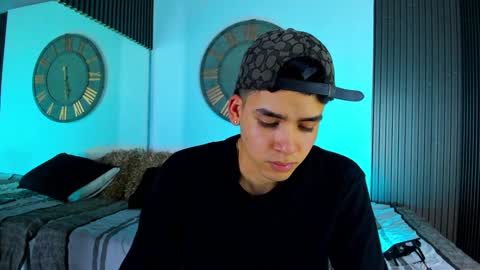 Snapshot of mike_0233 chatting on February 4, 2025, 3:54 am Mike 0233 online show from February 4, 2025, 3:54 am