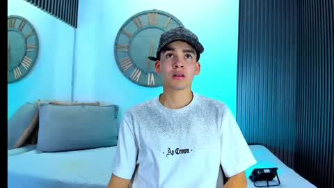 Snapshot of mike_0233 chatting on February 6, 2025, 3:59 am Mike 0233 online show from February 6, 2025, 3:59 am