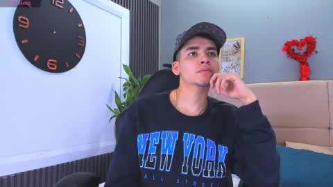 Snapshot of mike_0233 chatting on February 12, 2025, 4:44 am Mike 0233 online show from February 12, 2025, 4:44 am