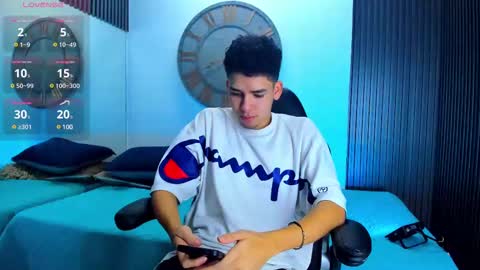 Snapshot of mike_0233 chatting on February 13, 2025, 4:11 am Mike 0233 online show from February 13, 2025, 4:11 am