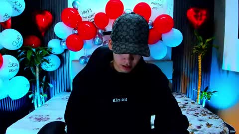 Snapshot of mike_0233 chatting on February 16, 2025, 5:59 am Mike 0233 online show from February 16, 2025, 5:59 am