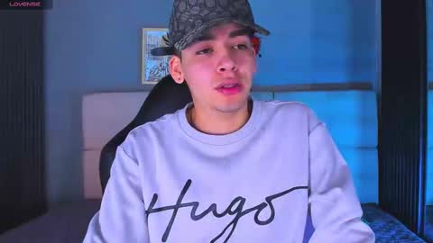 Snapshot of mike_0233 chatting on February 18, 2025, 5:09 am Mike 0233 online show from February 18, 2025, 5:09 am