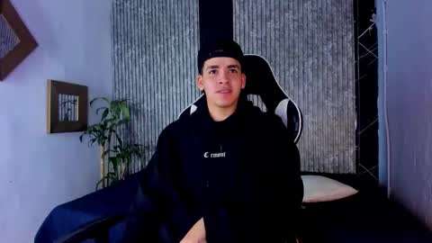 Snapshot of mike_0233 chatting on September 9, 2025, 4:45 am Mike 0233 online show from September 9, 2025, 4:45 am