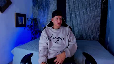 Snapshot of mike_0233 chatting on September 14, 2025, 4:44 am Mike 0233 online show from September 14, 2025, 4:44 am