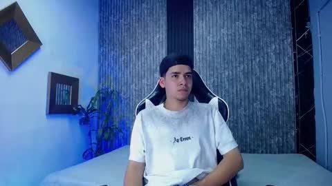 Snapshot of mike_0233 chatting on October 16, 2025, 4:46 am Mike 0233 online show from October 16, 2025, 4:46 am