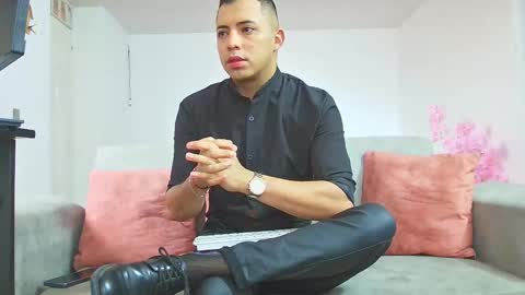 Snapshot of mike_fetish_ chatting on February 17, 2026, 12:23 pm Im Mike online show from February 17, 2026, 12:23 pm