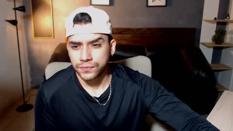 Snapshot of mike_montoya chatting on May 14, 2026, 2:29 am Mike Montoya online show from May 14, 2026, 2:29 am