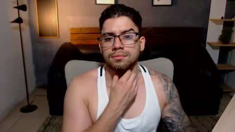 Snapshot of mike_montoya chatting on June 11, 2026, 12:32 am Mike Montoya online show from June 11, 2026, 12:32 am