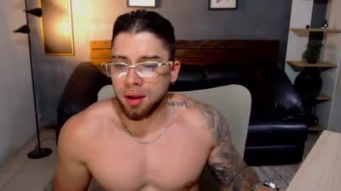 Snapshot of mike_montoya chatting on July 8, 2026, 10:03 pm Mike Montoya online show from July 8, 2026, 10:03 pm
