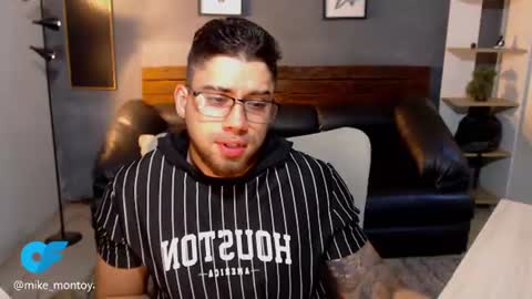 Snapshot of mike_montoya chatting on July 14, 2026, 10:48 pm Mike Montoya online show from July 14, 2026, 10:48 pm