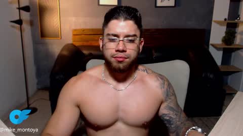 Snapshot of mike_montoya chatting on August 1, 2026, 11:58 pm Mike Montoya online show from August 1, 2026, 11:58 pm