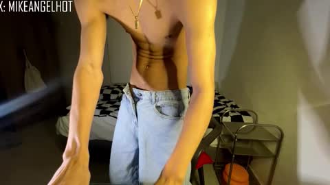 Mike Pineapple online show from December 15, 2025, 7:29 pm